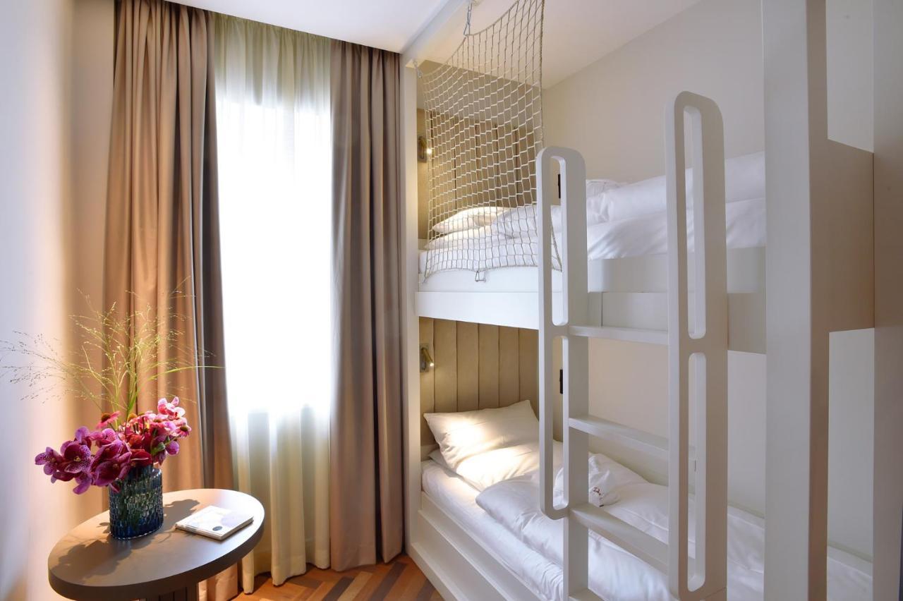 Das James Flensburg Bagian luar foto A room at the hotel