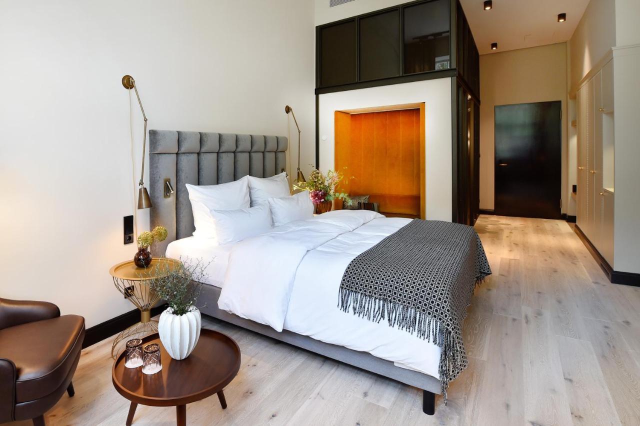 Das James Flensburg Bagian luar foto A room at the hotel
