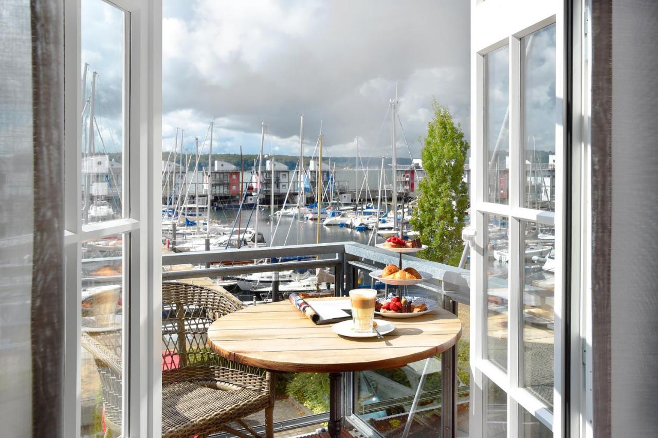 Das James Flensburg Bagian luar foto View of the marina from the hotel
