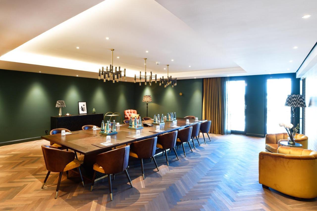 Das James Flensburg Bagian luar foto The Boardroom at The Ivy Collection