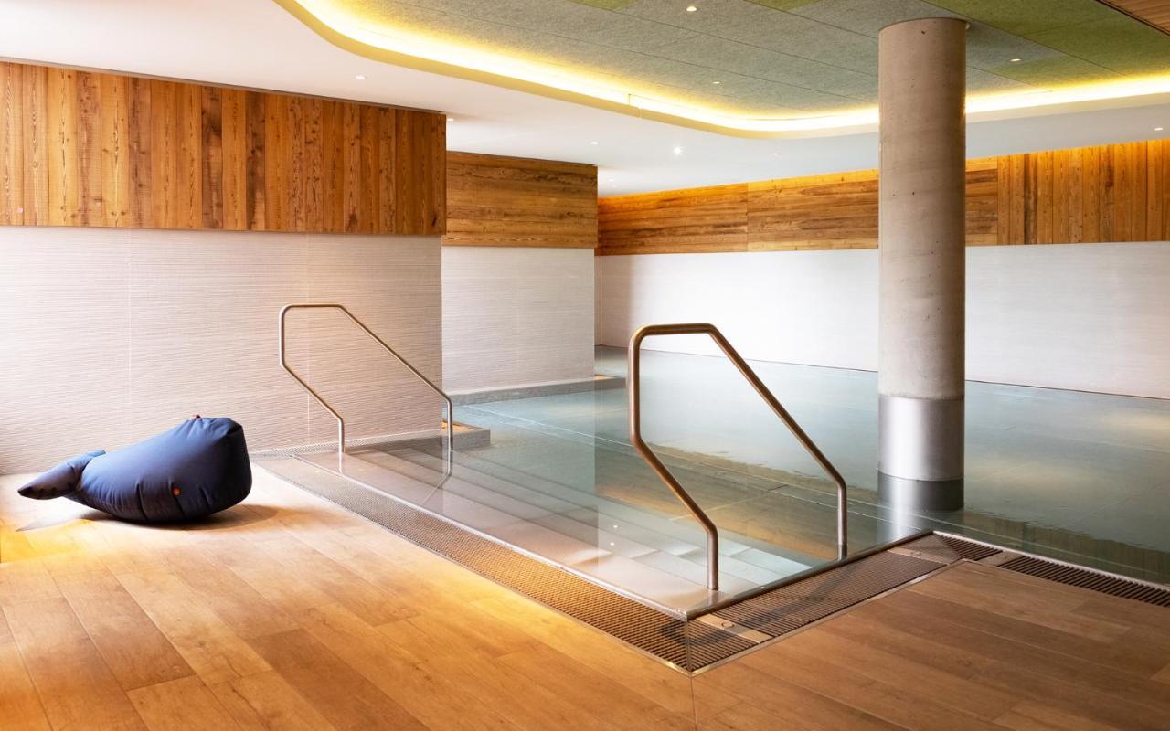 Das James Flensburg Bagian luar foto The swimming pool at the Hotel Axelmannstein