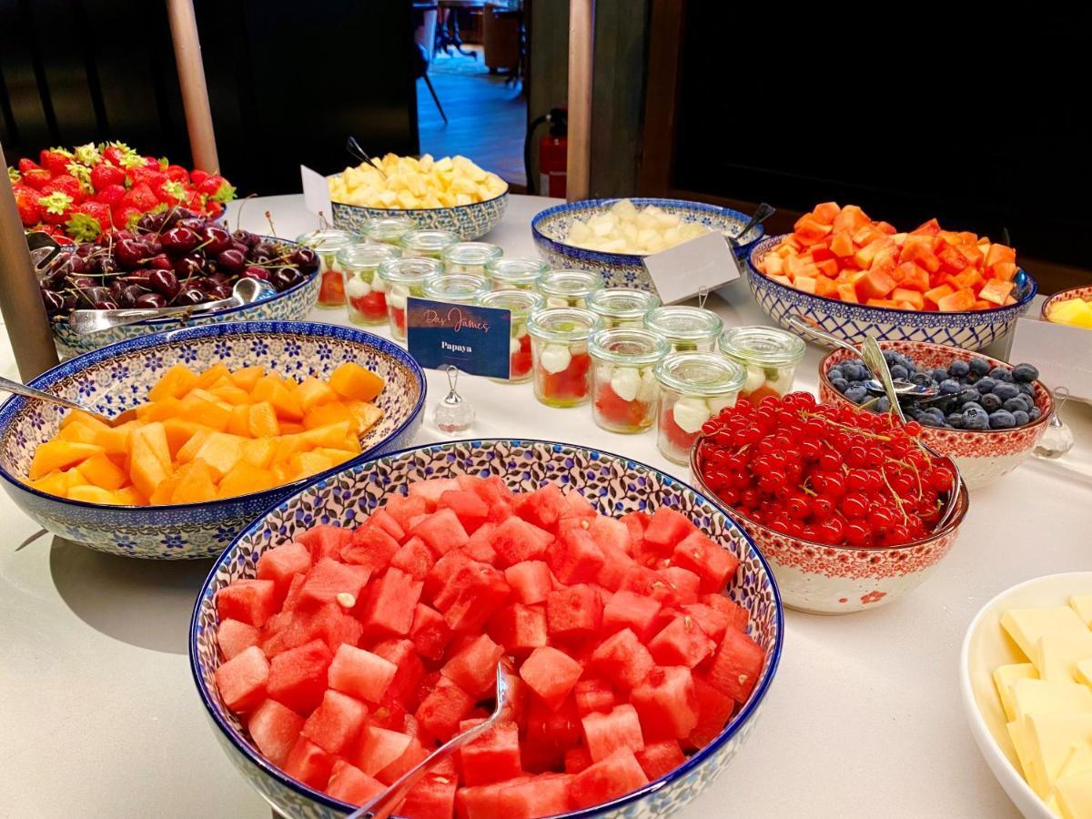 Das James Flensburg Bagian luar foto Fruit salad