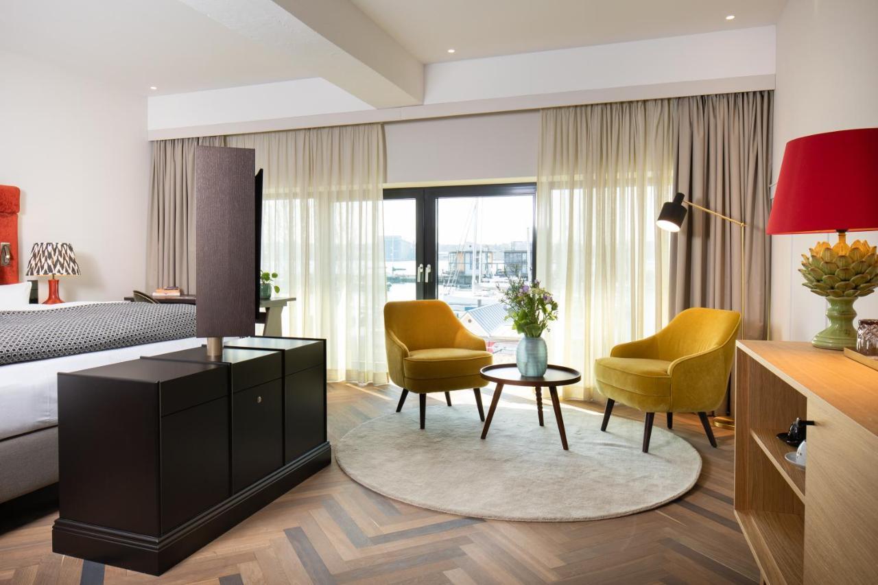 Das James Flensburg Bagian luar foto A room at the hotel