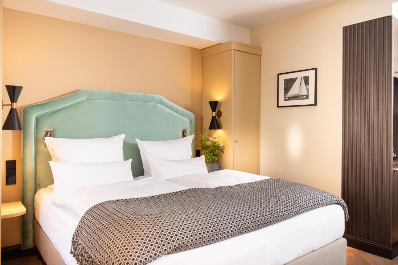 Das James Flensburg Bagian luar foto A room at the hotel